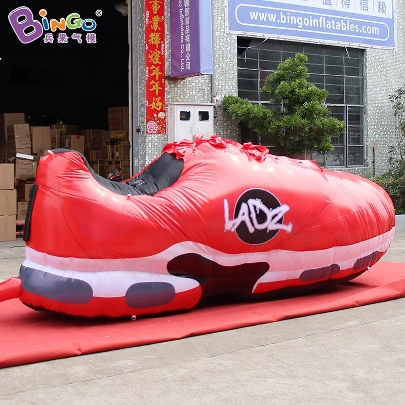 Длинная гигантская надувная спортивная обувь 4 м на заказ модель для рекламной