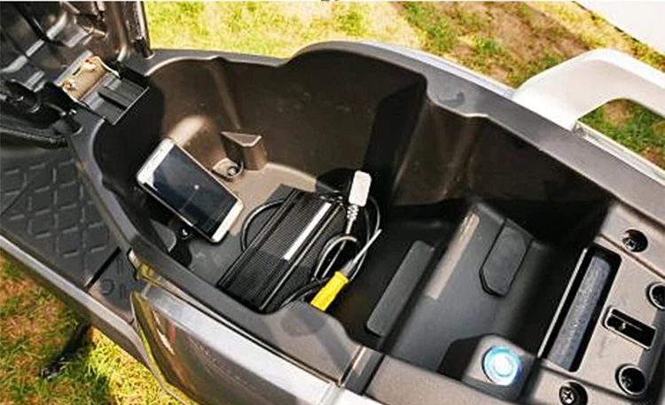 Новые мотоциклетные Адаптер зарядного устройства с двойным USB типа «два-в-одном» зеркало заднего вида Водонепроницаемый электромобиля телефон Питание зарядное устройство с двумя портами 9 v-90 v