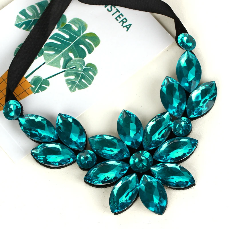 Женское ожерелье с подвеской в виде цветка и кристаллов|ribbon necklace|black ribbon necklacestatement