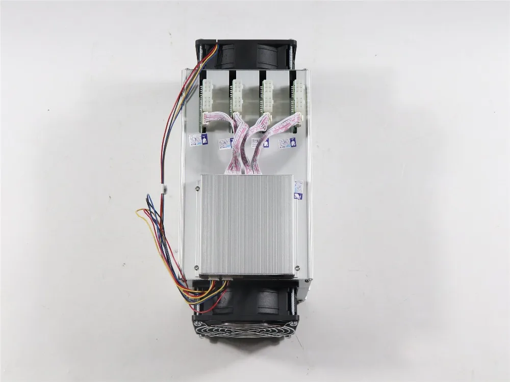 Б/у Ebit E9i 13,5 t Asic SHA-256 Биткоин BTC BCH Майнер экономичный, чем Antminer S9 S9j T9+ S11 S15 Z9 WhatsMiner M3 M3X