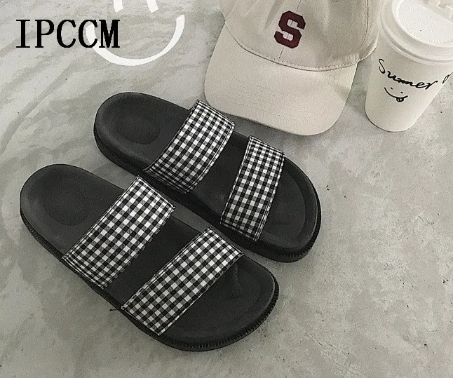 Новинка 2019 стильные женские шлепанцы в клетку с двумя ремешками на плечах