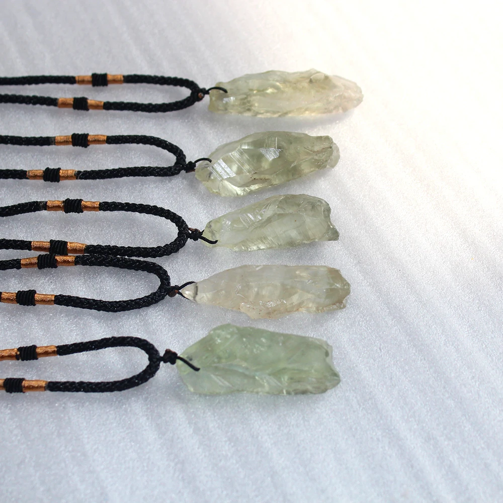 Ожерелье с натуральным зеленым кристаллом ожерелье подвеской из зеленого кварца