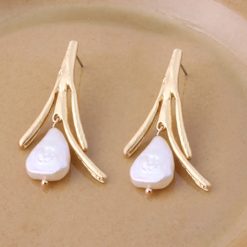 18 NeeFuWoFu Orecchini NEW Geometric Genuine Pearl Drop Earrings for Women Handmade Gold Hollow Freshwater Pearl Pendant Dangle Ear - Окраска металла: 18