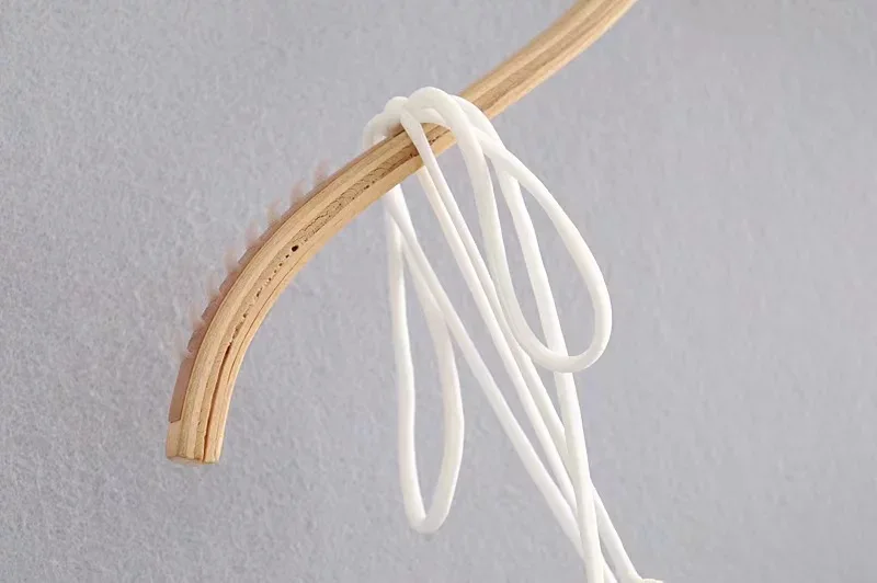 Женское мини платье на бретельках с цветочным принтом шифоновое облегающее в