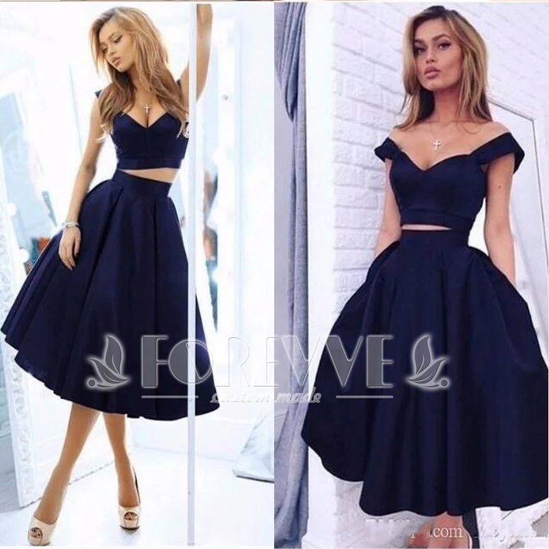 Женское атласное платье с рукавом крылышком темно синее вечернее на выпускной