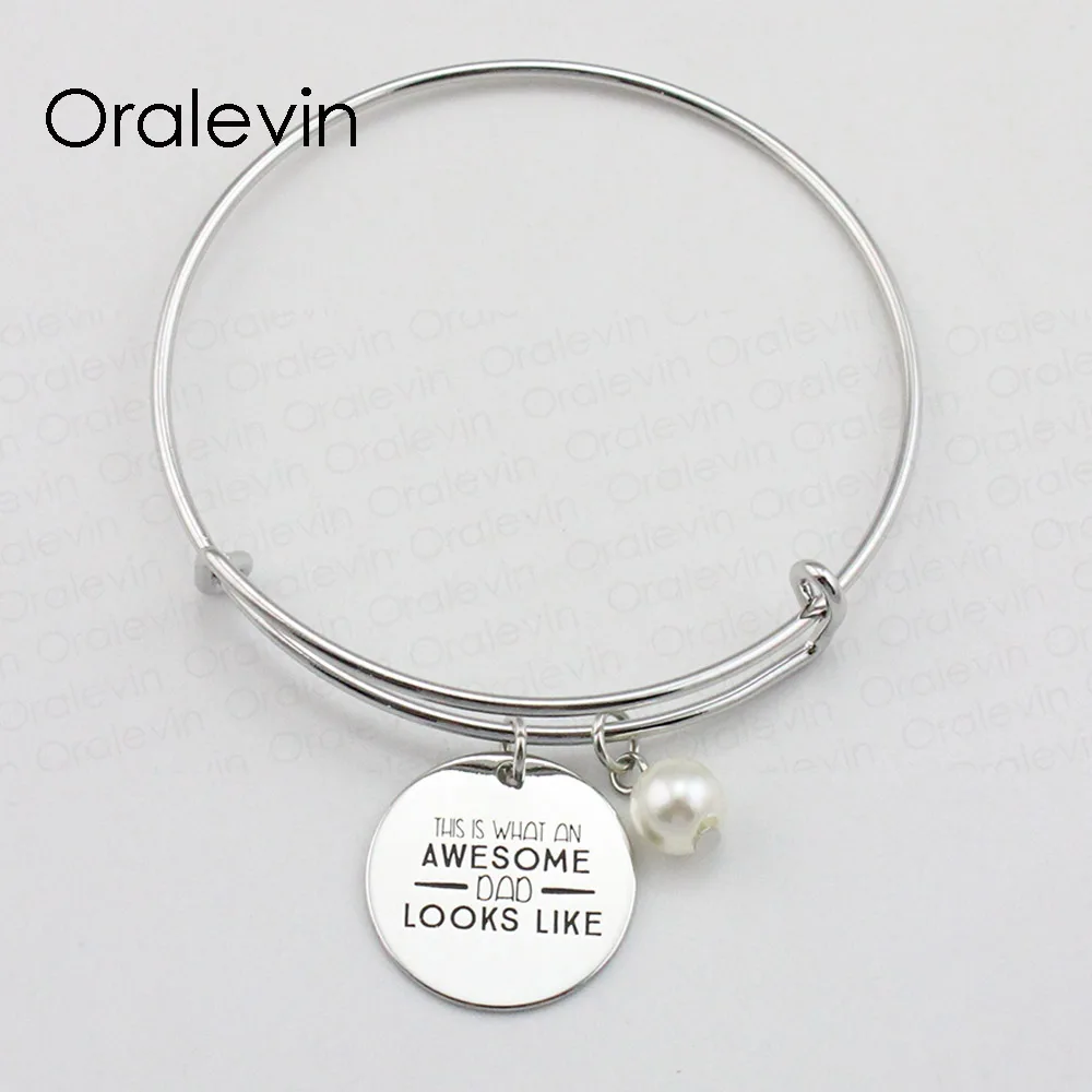 Это удивительный папа выглядит как вдохновляющие ручной штамп выгравированы