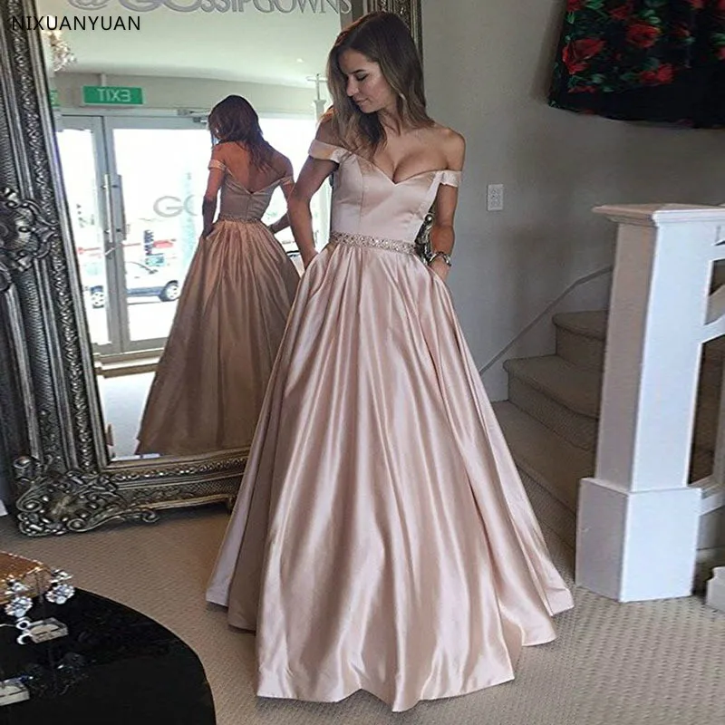 Женское длинное платье с открытыми плечами украшенное бусинами|Платья на