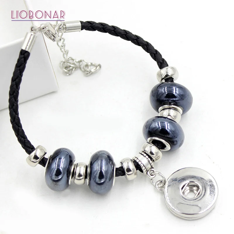 Женский кожаный браслет с керамическими бусинами черный кнопками для