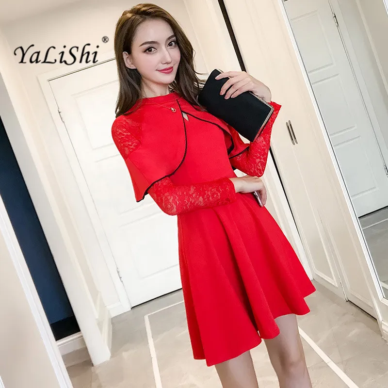 Осеннее женское платье черного и красного цвета кружевное с круглым вырезом