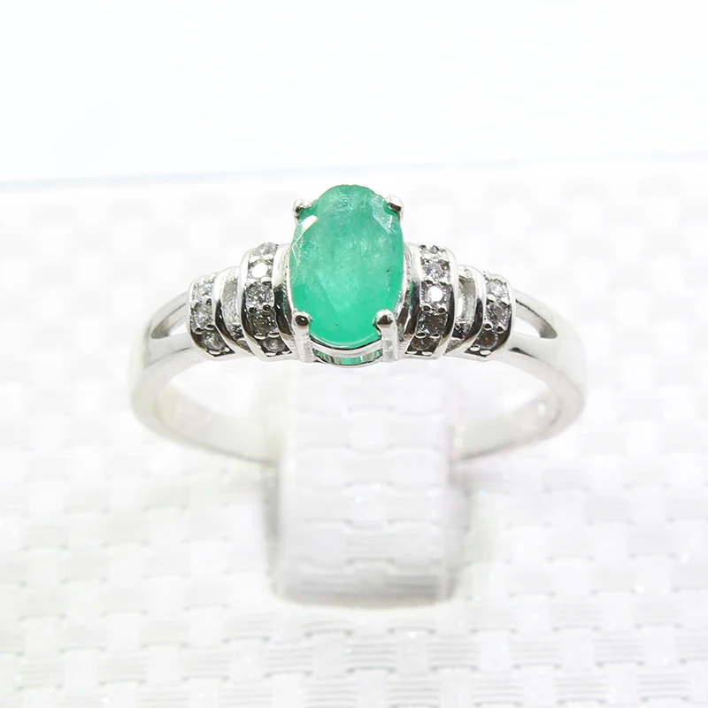 Женское серебряное кольцо с изумрудом 5 х7 мм | Украшения и аксессуары