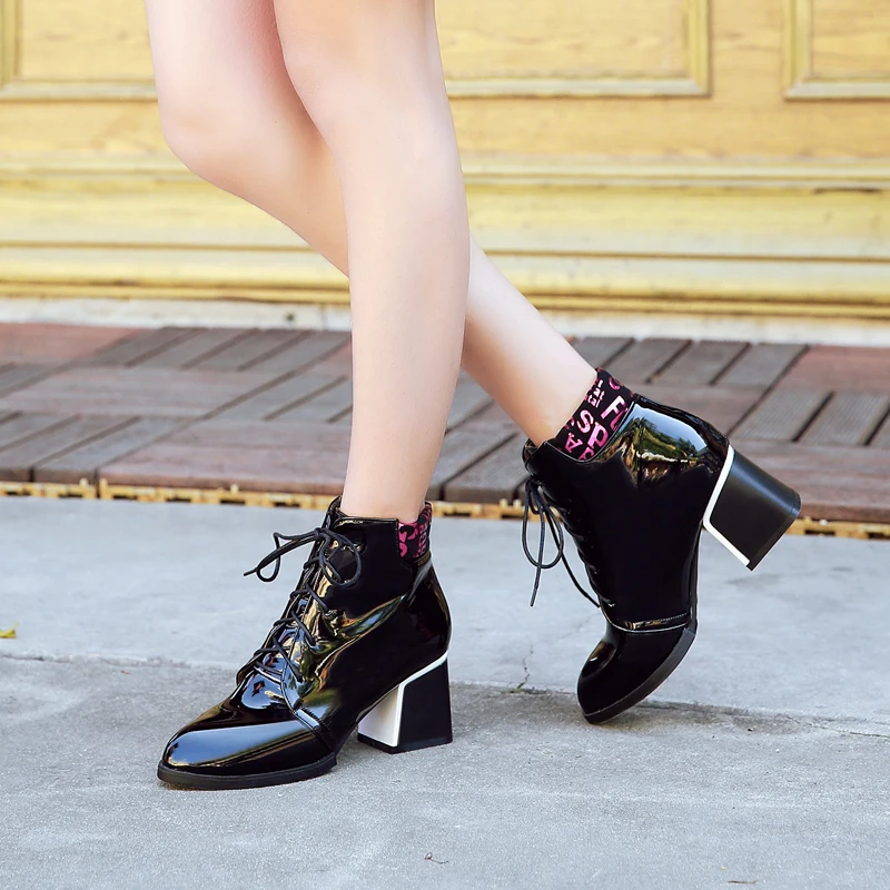 Зимние новые ботильоны Лакированная кожа Кружево на шнуровке и квадратном