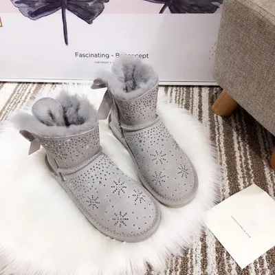 Blinging/; красивые женские зимние ботинки из натуральной овечьей кожи с бантом; женские ботинки на натуральном меху; теплые зимние ботинки с шерстью - Цвет: light grey