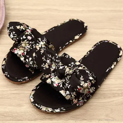 Floral black Женские тапочки; Новинка года; атласные домашние тапочки с бантом; дышащие повседневные женские тапочки; модные простые женские домашние тапочки на плоской подошве - Цвет: Floral black
