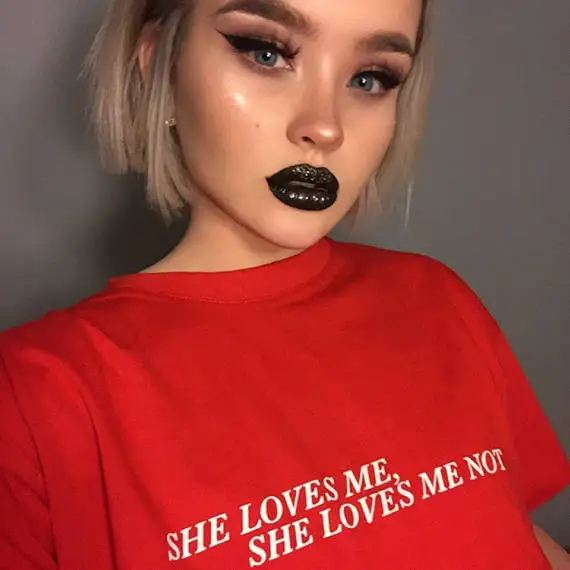 She Loves Me/модная футболка с графическим рисунком Tumblr, хлопковая футболка, She Loves Me Not, графическая одежда, забавные красные топы с надписью Love, футболка