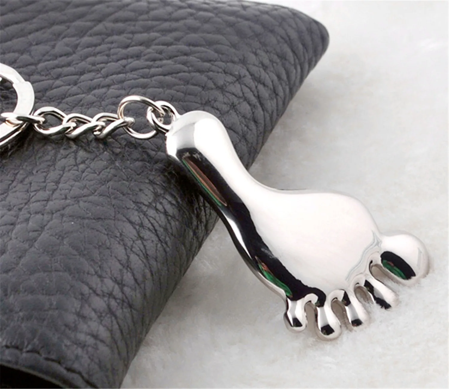 

Hot Sale 30mm Ring Creative Gift Keychain Big Foot Keyring ,52x39x5mm Foot Pendant
