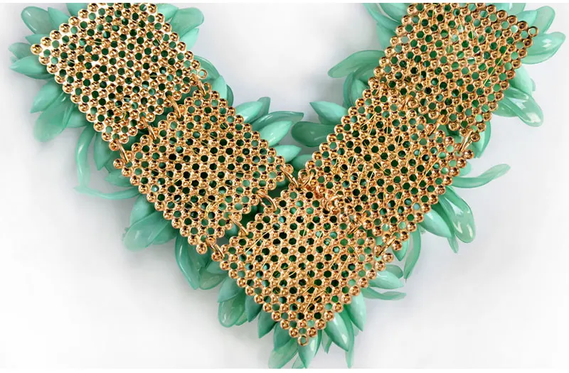 Преувеличены Хрустальный цветок колье цвет яркий материал металла с платье для