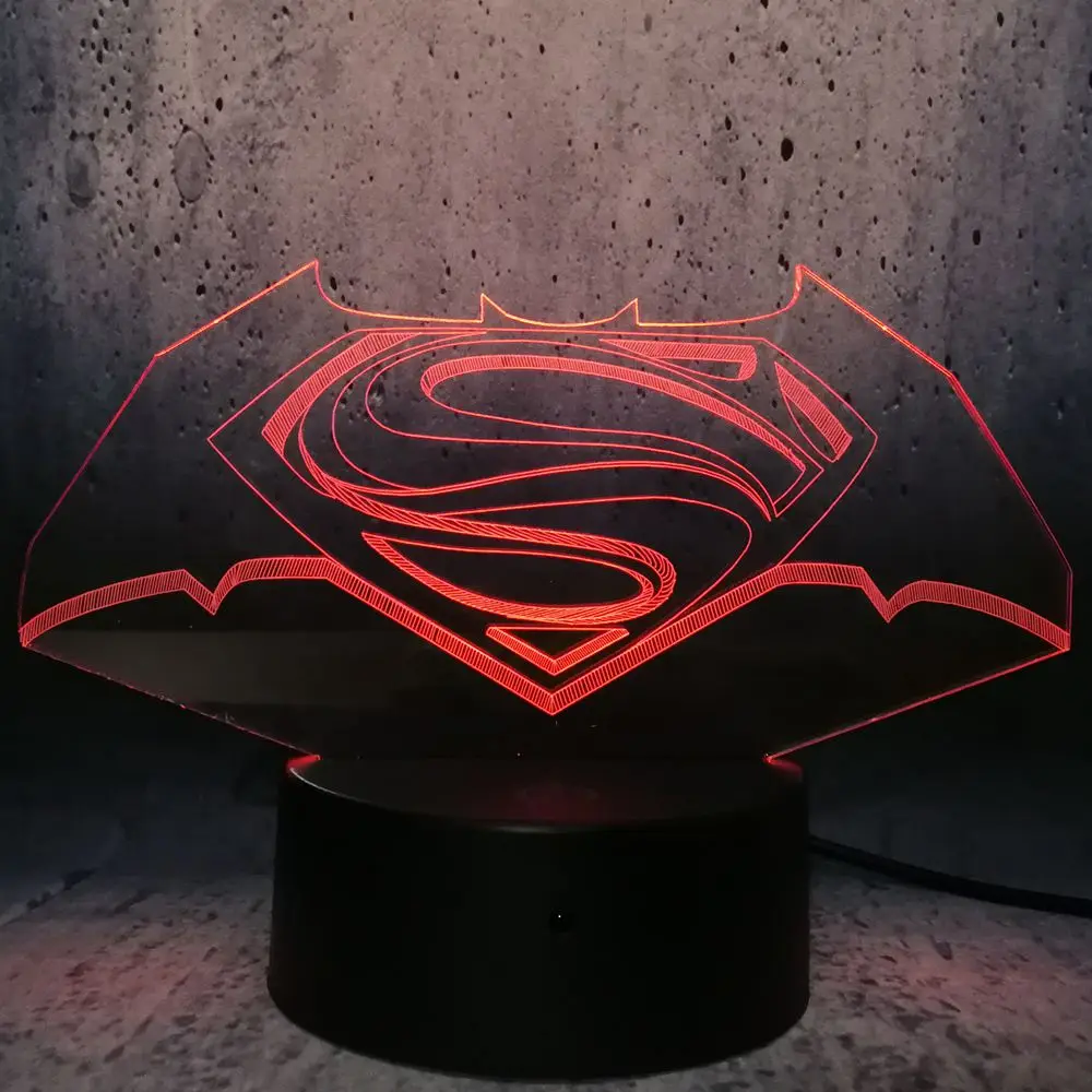 Символ DC Супермен и Бэтмен Светодиодная лампа в Бэтмене логотип Ночник