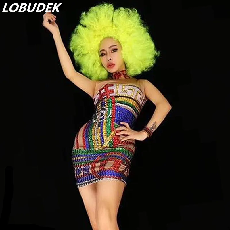 Блестящее короткое платье без рукавов с разноцветными стразами женский костюм