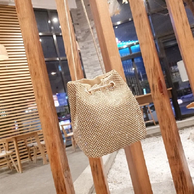 Женская металлическая сумка ведро вечерние сумки на цепочке блестящие