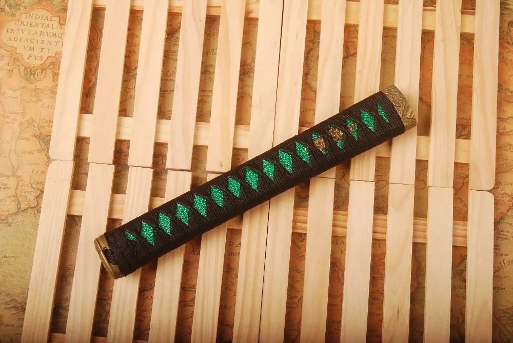 Прямая черная шелковая искусственная зеленая кожа Tsuka и сплав фучи Кашира для