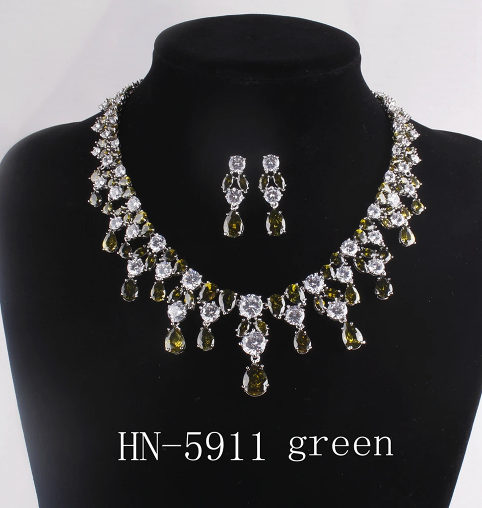 

In 2019 the new luxury AAA Mosaic zircon necklace exquisite female wedding sautoir European and American fashion accessories