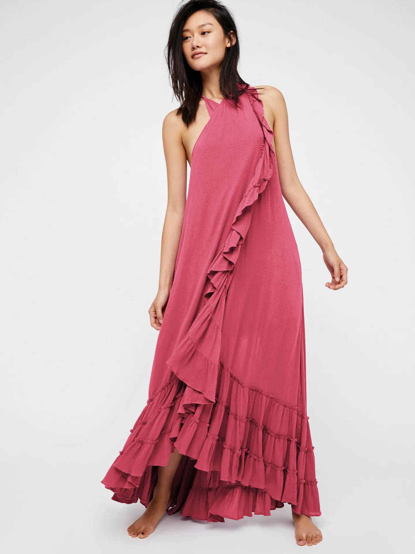 Женское платье в пол с лямкой на шее однотонное пляжное без рукавов Летнее