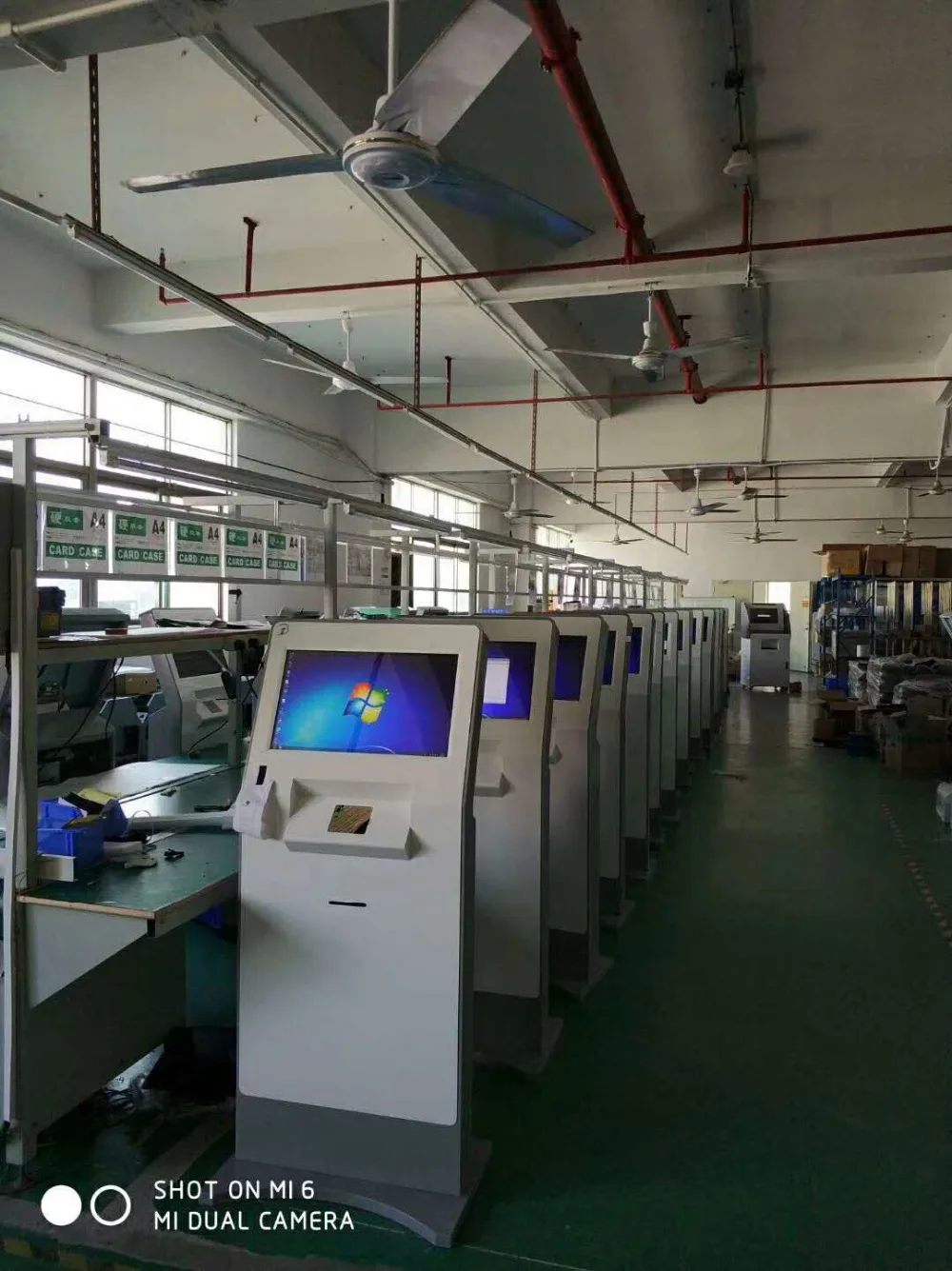 Киоски с сенсорным экраном для самообслуживания билетов автоматические