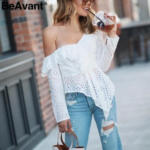 BeAvant Блузка хлопка с кружевной вышивкой  на одно плечо  Блузка из хлопка с кружевной вышивкой  на одно плечо женская блуза Уличная одежда Корейские топы