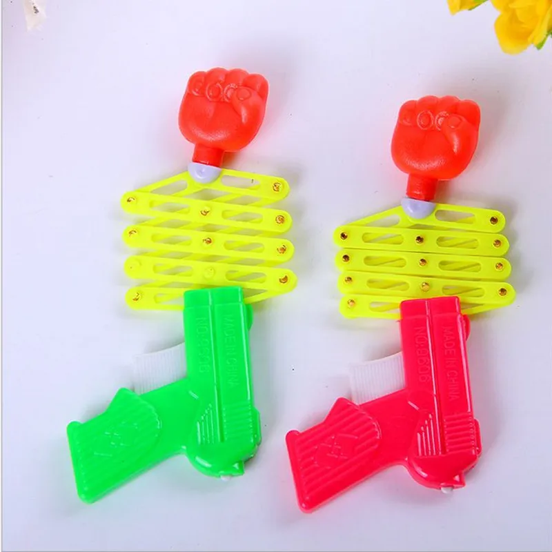 Лидер продаж дешевый выдвижной пистолет с кулаком упругая игрушка смешные