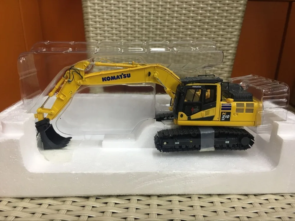 Коллекционная литая под давлением масштабная модель копия 1:50 Komatsu PC210LC-11