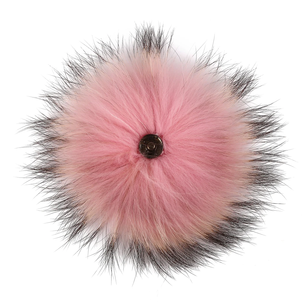 Зимняя шапка с меховыми помпонами из натурального меха енота и пуговицами