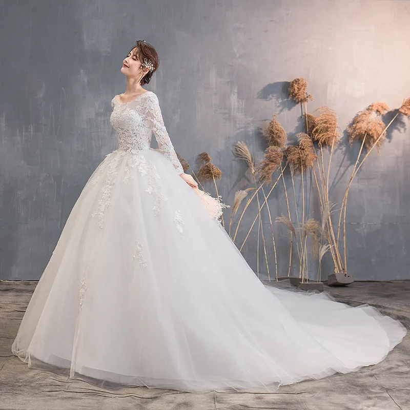 Белое свадебное платье с аппликацией кружевное длинным рукавом и элегантное