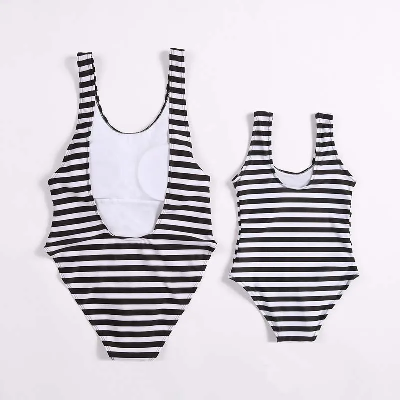Классический купальник в черно-белую полоску одинаковые купальники для семьи
