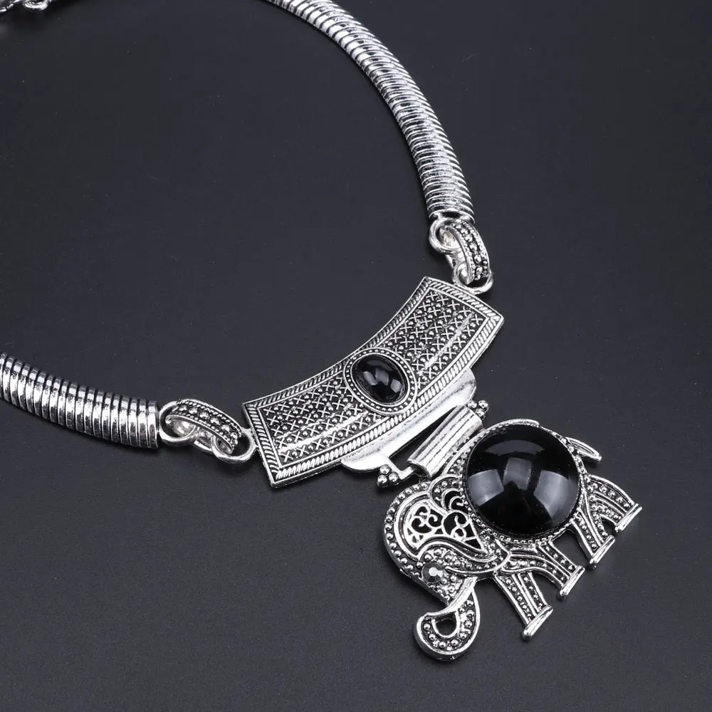 Комплект из колье серёг и браслета серебристого цвета | Украшения аксессуары