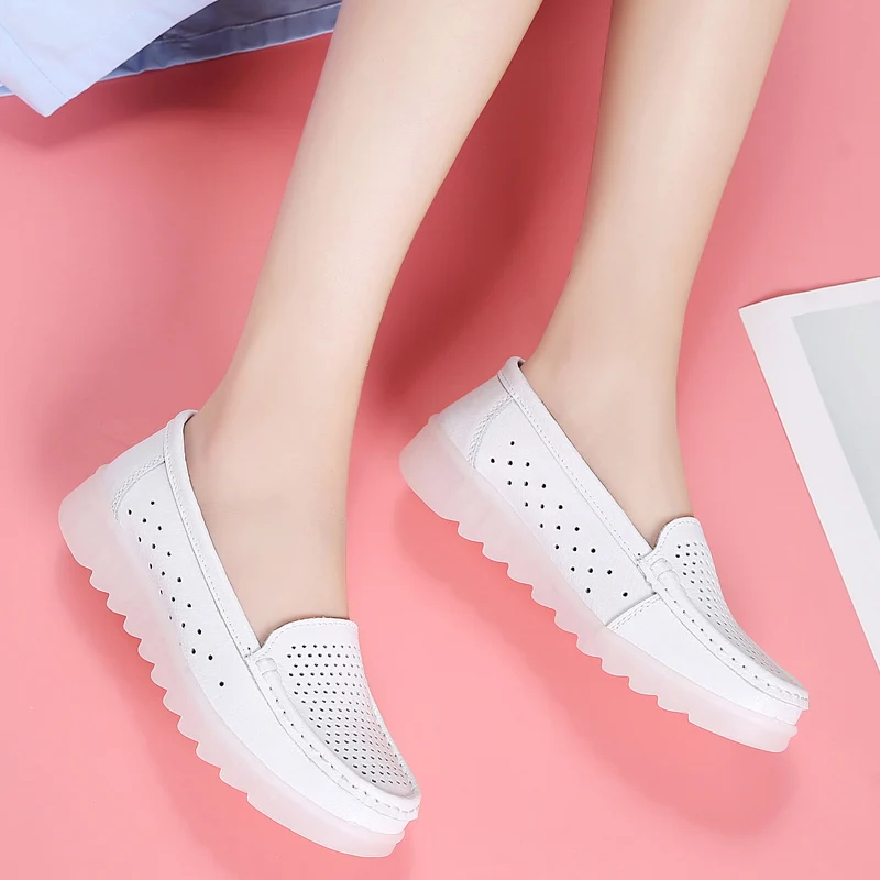 Женские кроссовки на плоской подошве O16U белые мягкие слипоны из натуральной кожи