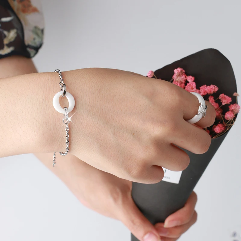 Белый керамический круглый браслет с сияющими кристаллами Элегантные украшения