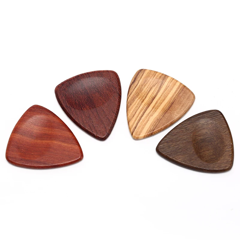 

1PCS Wood Acoustic Guitar Pick Plectrum Hearted Shape Picks For Bass Part