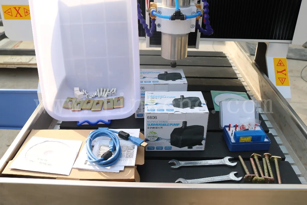 Горячие продажи чпу автоматического 3d резьба по дереву фрезерный станок с cnc