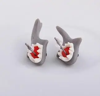 Женские серьги-гвоздики ручной работы из полимерной глины крокодил Акула