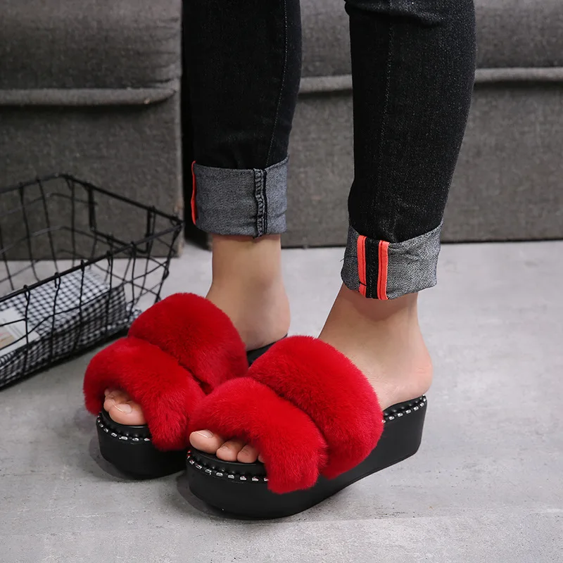Меховые тапочки женские босоножки на платформе с двумя ремешками перьями Летняя