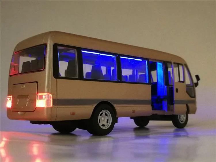 Коммерческий автомобиль с высокой симуляцией Toyota Coaster масштаб 1:32 модель