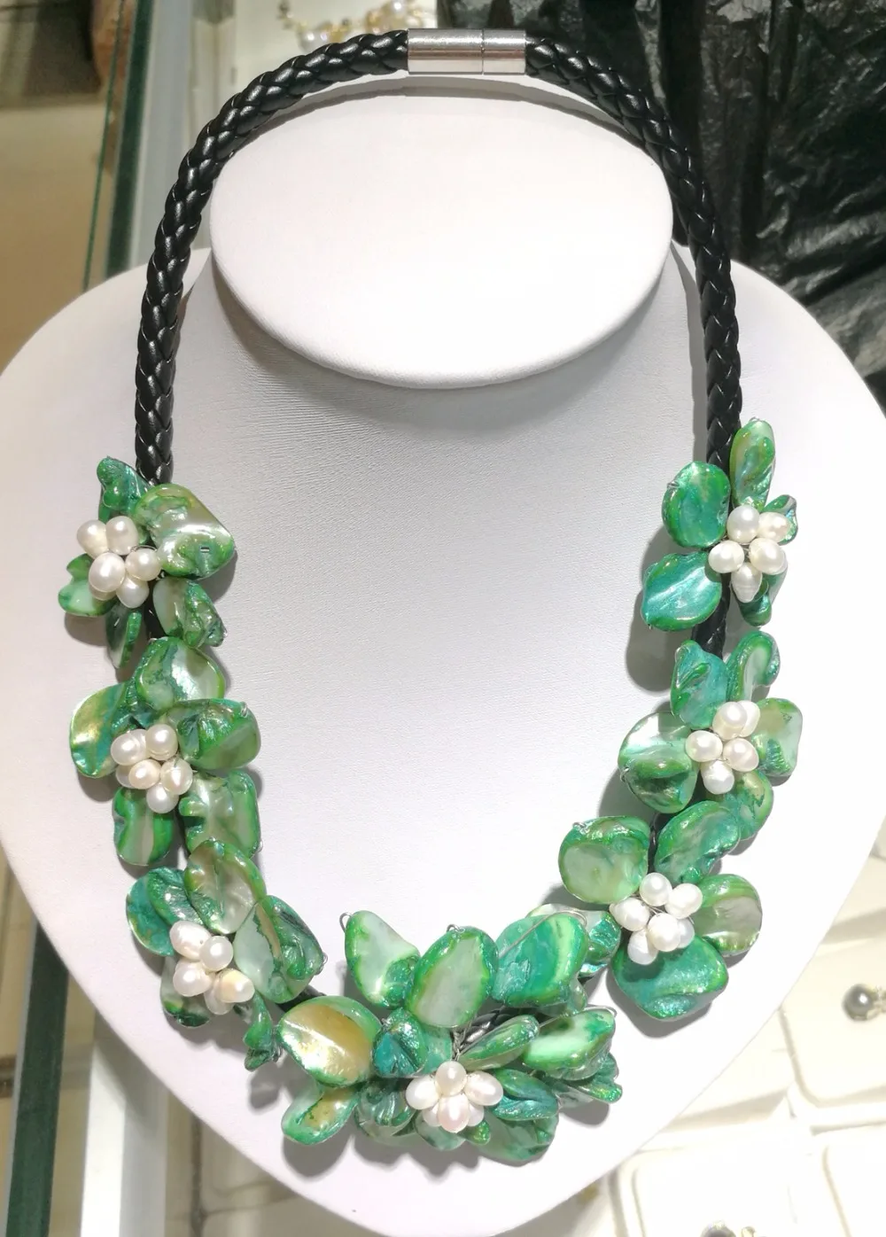 

Women Jewelry 7 green flowers Pendant white freshwater pearl handmade shell necklace black Leather rope 45cm 18''