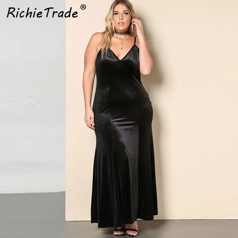 Женское платье на бретельках RICHIETRADE однотонное черное Повседневное с v-образным