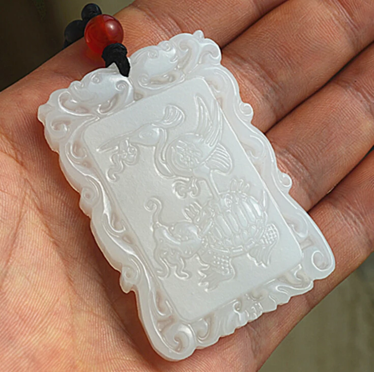 Ожерелье с подвеской из натурального белого камня резным жемчугом дракона