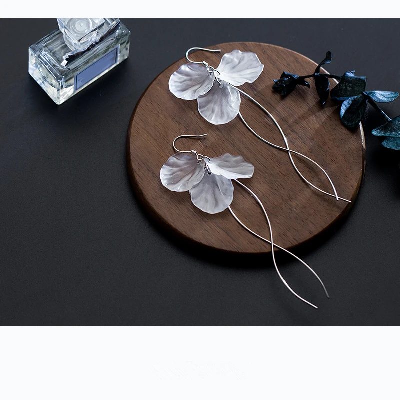 Серьги-подвески TOYOOSKY с белыми лепестками женские простые ювелирные украшения из