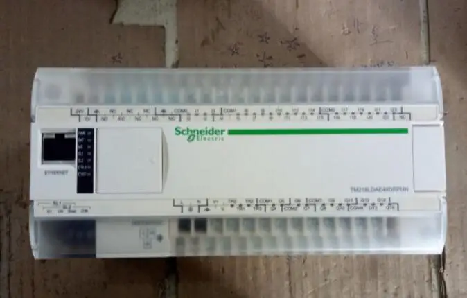 

PLC TM218LDAE40DRPHN, использованный, 90% новый внешний вид, 3 месяца гарантии