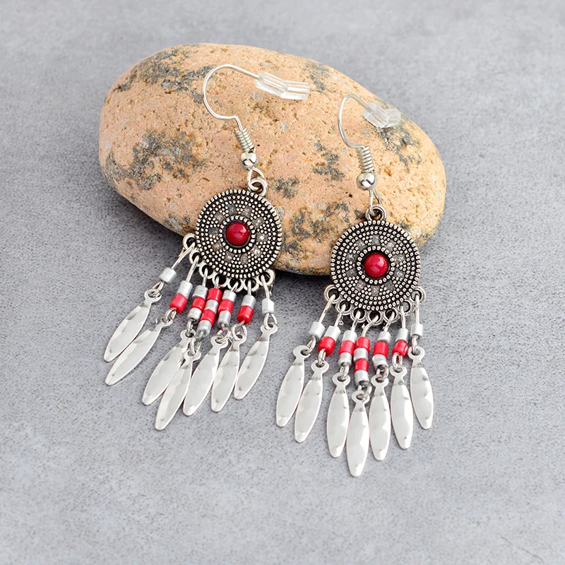 Простые Стильные серьги-подвески с красным камнем и металлической кисточкой