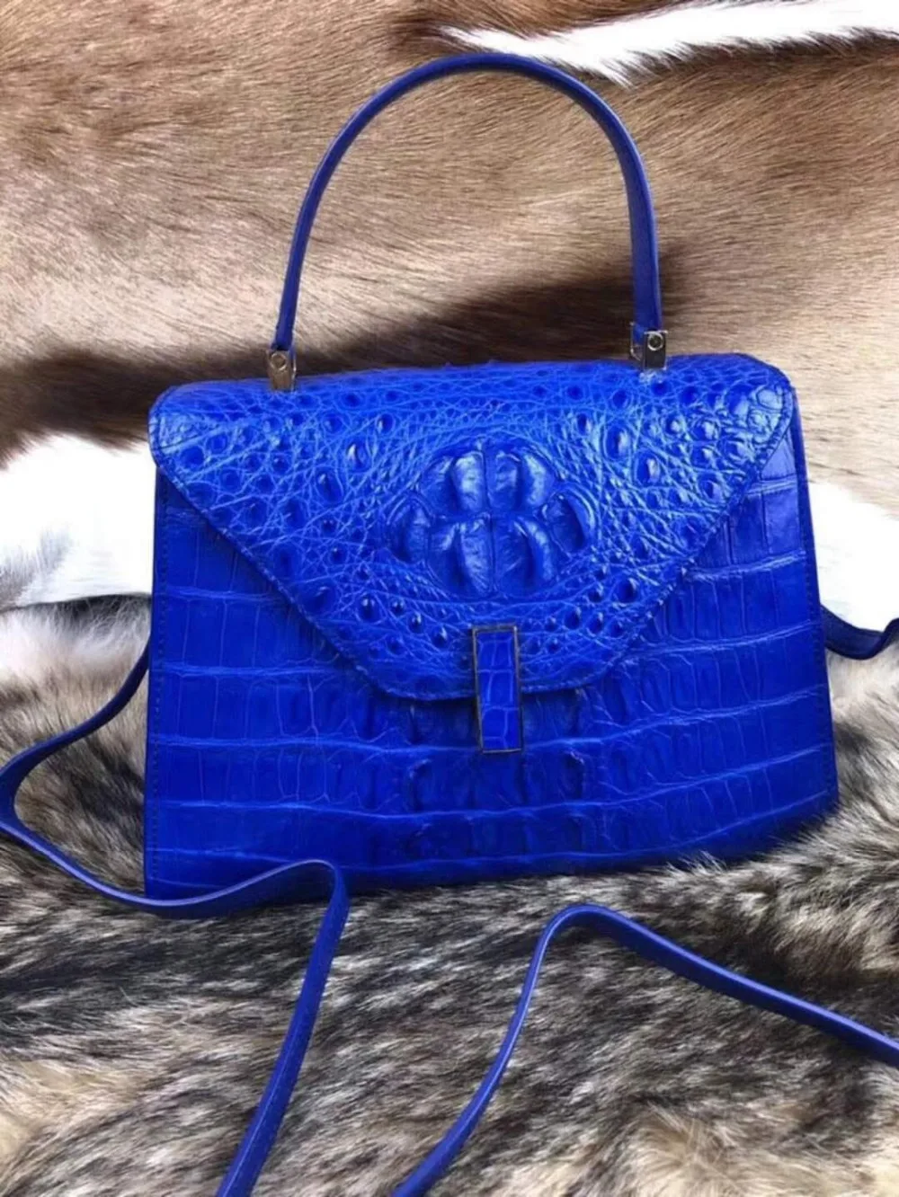 Рисунок 5 - Женская сумка-тоут из натуральной крокодиловой кожи
