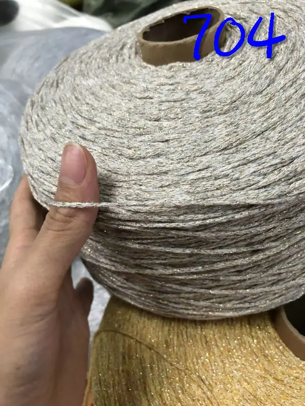 500 г/лот пряжа для вязания и вязания крючком matethread DIY Пряжа вязаный цветной яркий шелк металлизированные нитки для ручного вязания ZL50 - Цвет: 704