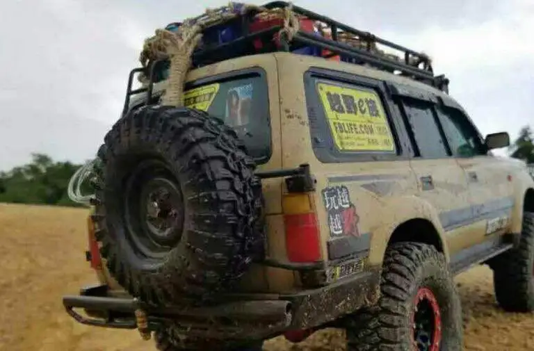 Металлический багажный лоток на радиоуправлении с лестницей для LC80 LAND CRUISER 1/10 RC
